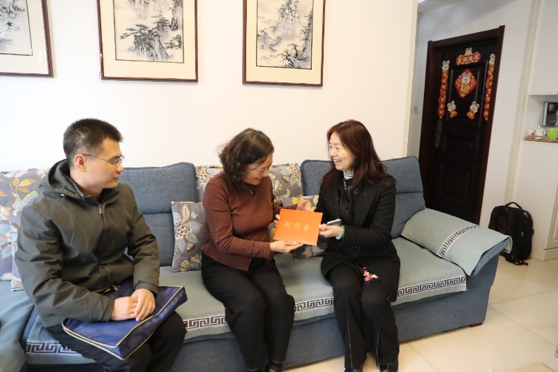 市總工會(huì)慰問常山集團(tuán)退休全國勞模